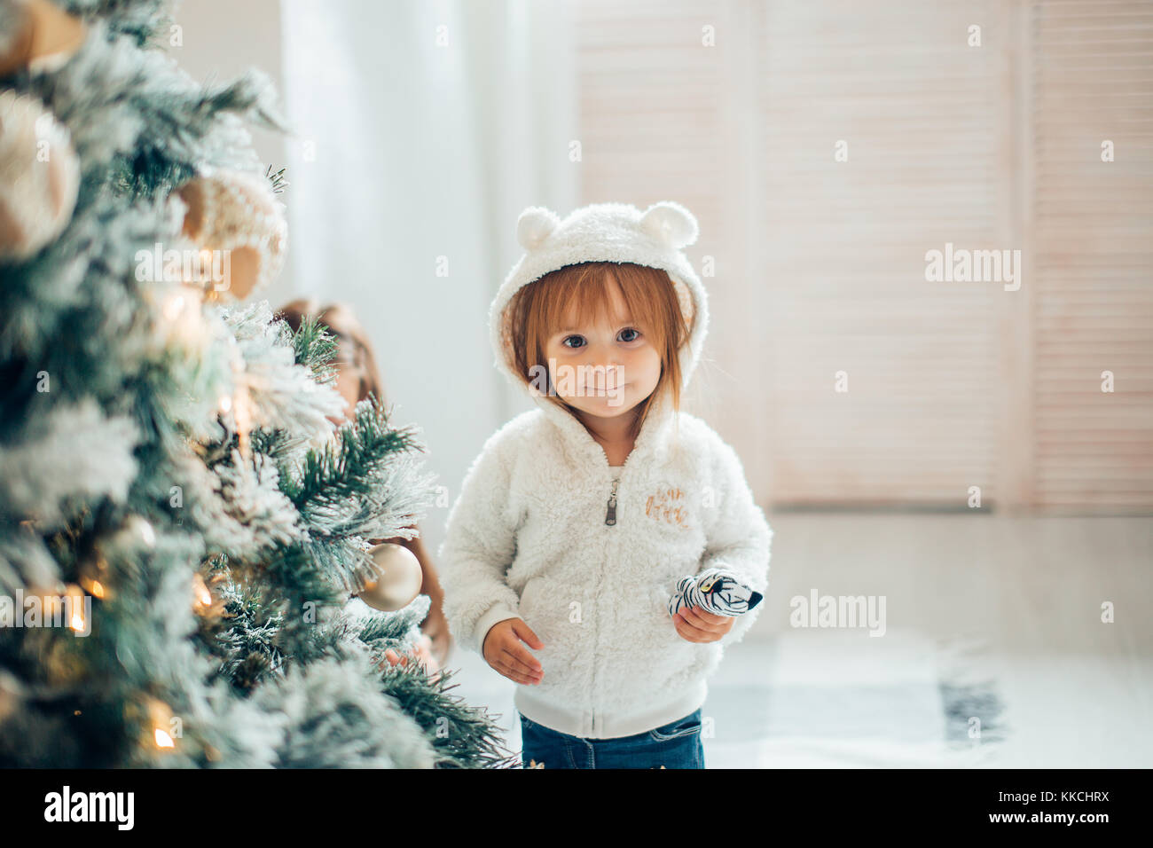 Happy little smiling girl with christmas gift box Stock Photo - Alamy