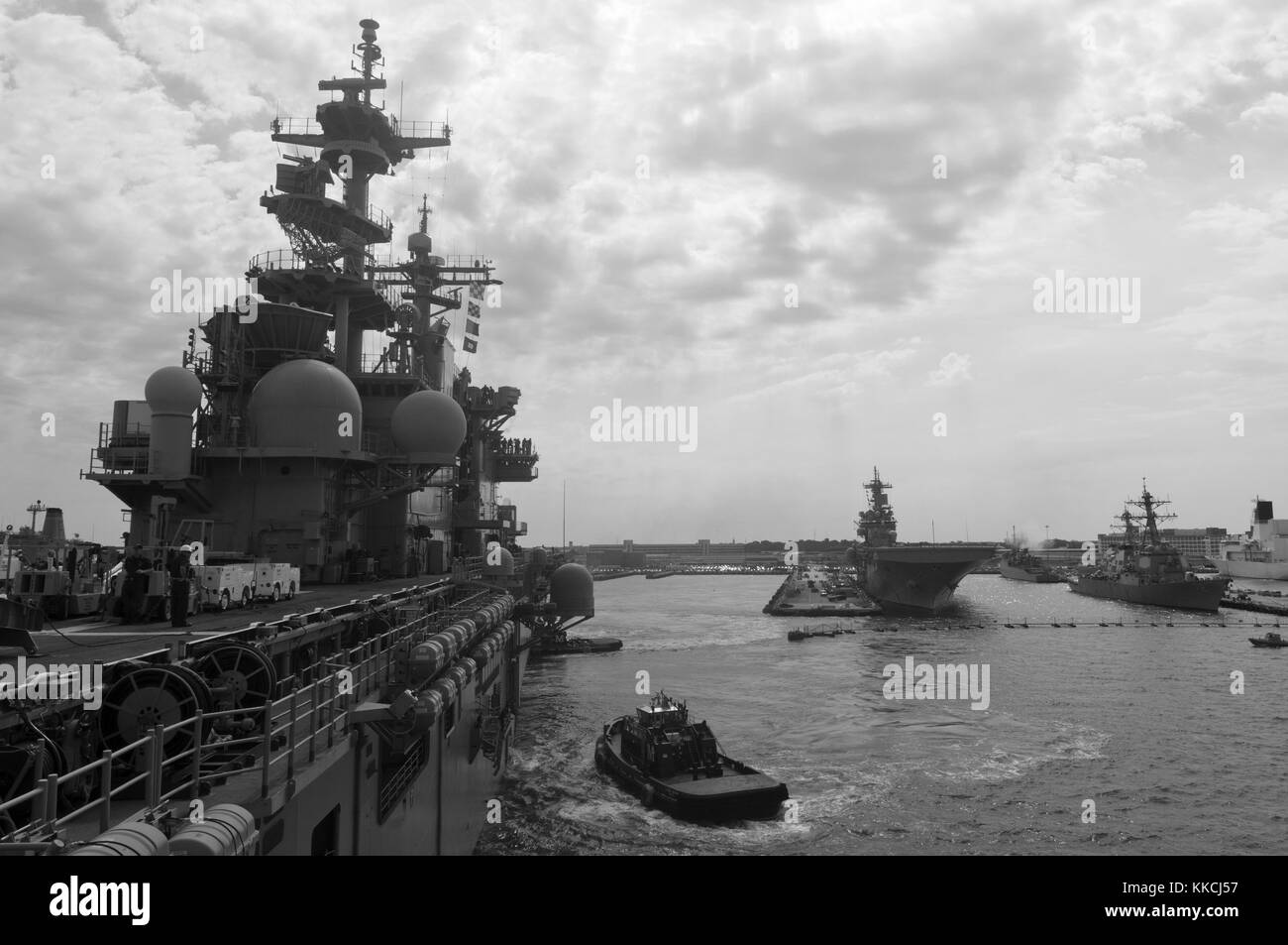 The amphibious assault ship USS Kearsarge LHD 3 pulls away from its berth at Naval Station Norfolk to conduct Afloat Training Group 23/24 basic phase training, Norfolk. Image courtesy Mass Communication Specialist 1st Class Tommy Lamkin/US Navy, 2012. Stock Photo