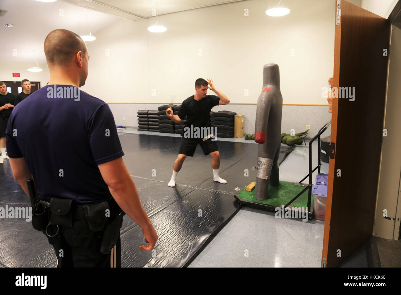 A cadet with the Wisconsin State Patrol Academy practices defense and ...