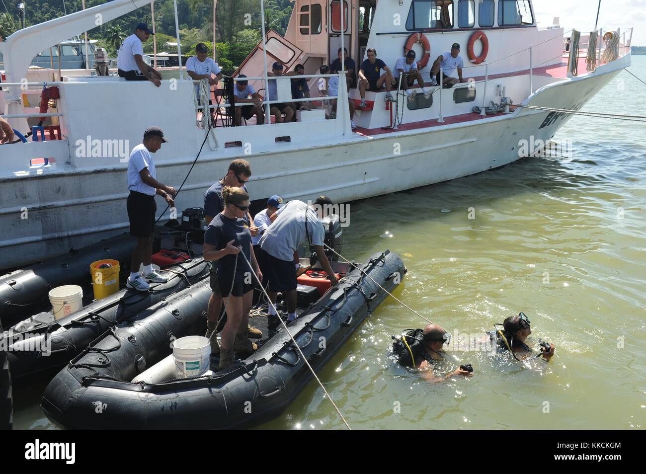 Divers assigned to Mobile Diving and Salvage Unit MDSU 2, Company 2-1, conduct a hull inspection with Guatemalan divers, Puerto Barrios, Guatemala. Image courtesy Mass Communication Specialist 2nd Class Kathleen A. Gorby/US Navy, 2012. Stock Photo