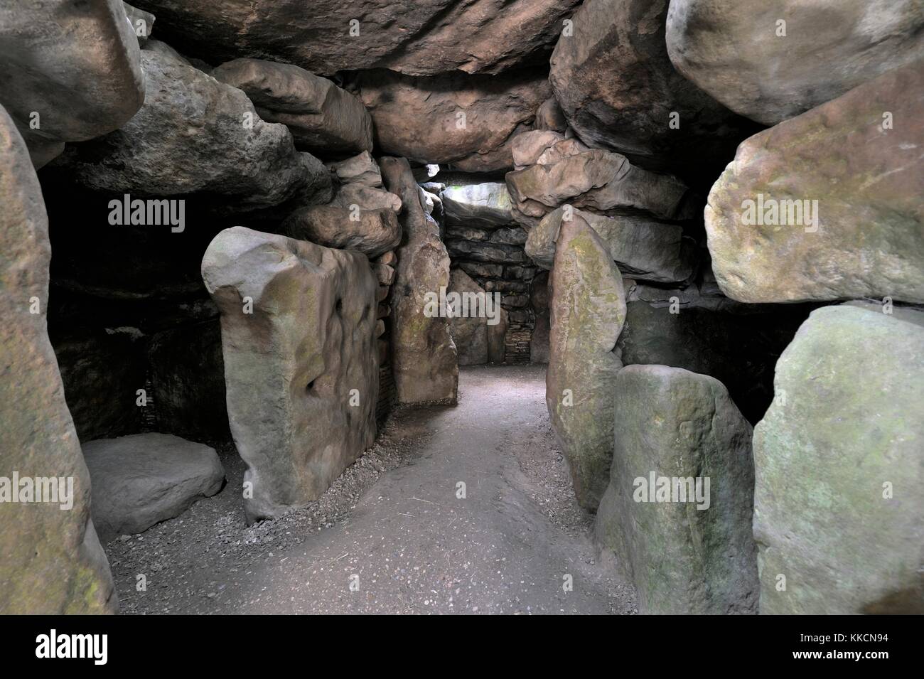 West Kennet Long Barrow prehistoric Neolithic tomb near Avebury, Wiltshire, England. The middle aisle with side and end chambers Stock Photo
