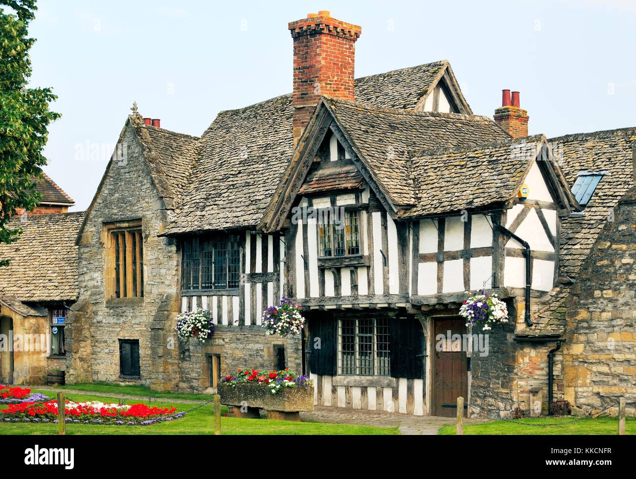 The Almonry in the town of Evesham, Worcestershire, England. 14 C home