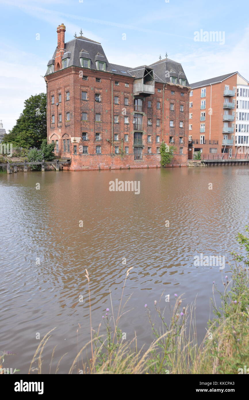 Warehouse by River Hull converted for human occupancy. Kingston upon ...