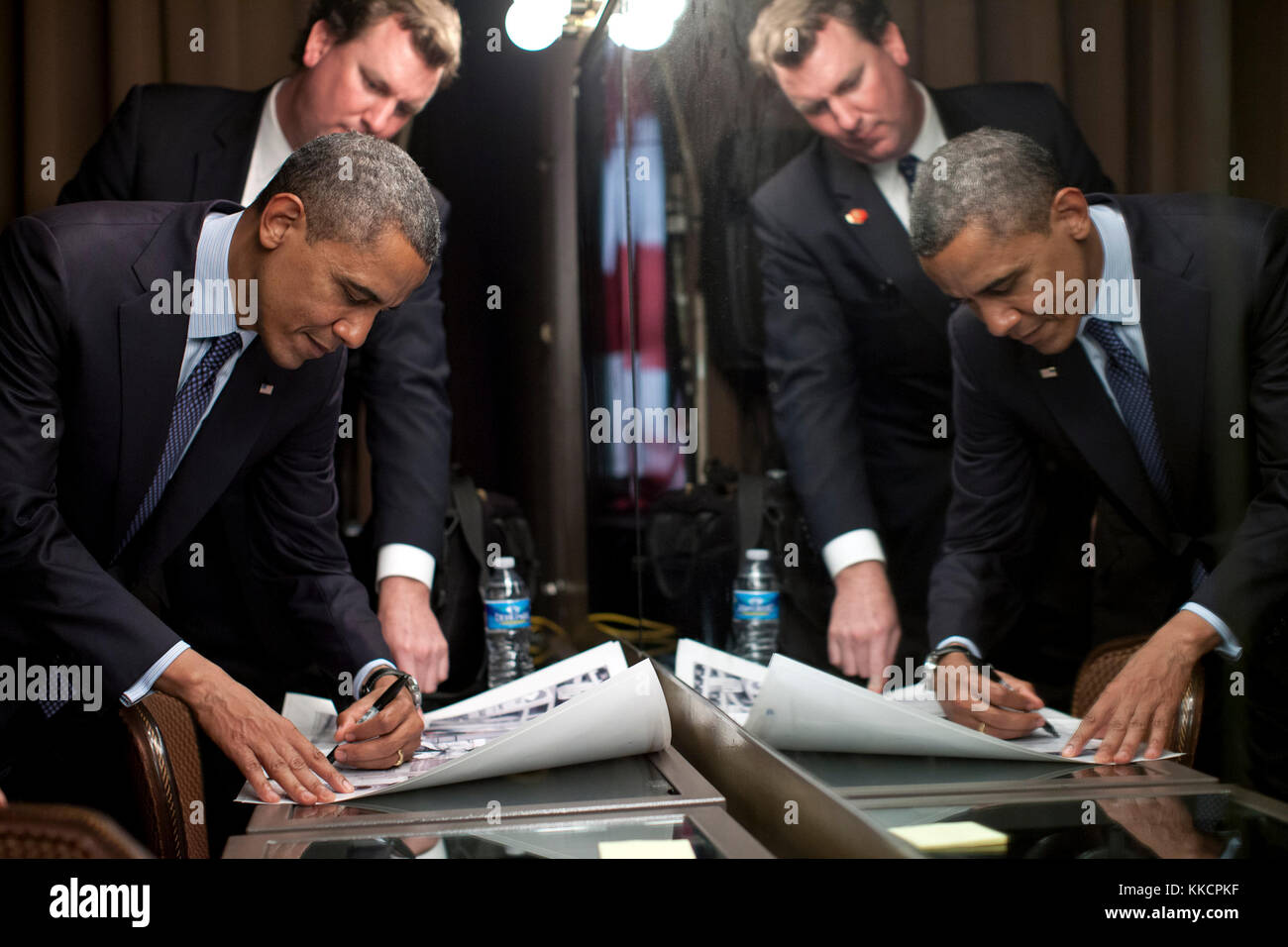Obamas gay and lesbian leadership council Vanessa minnillo virginity