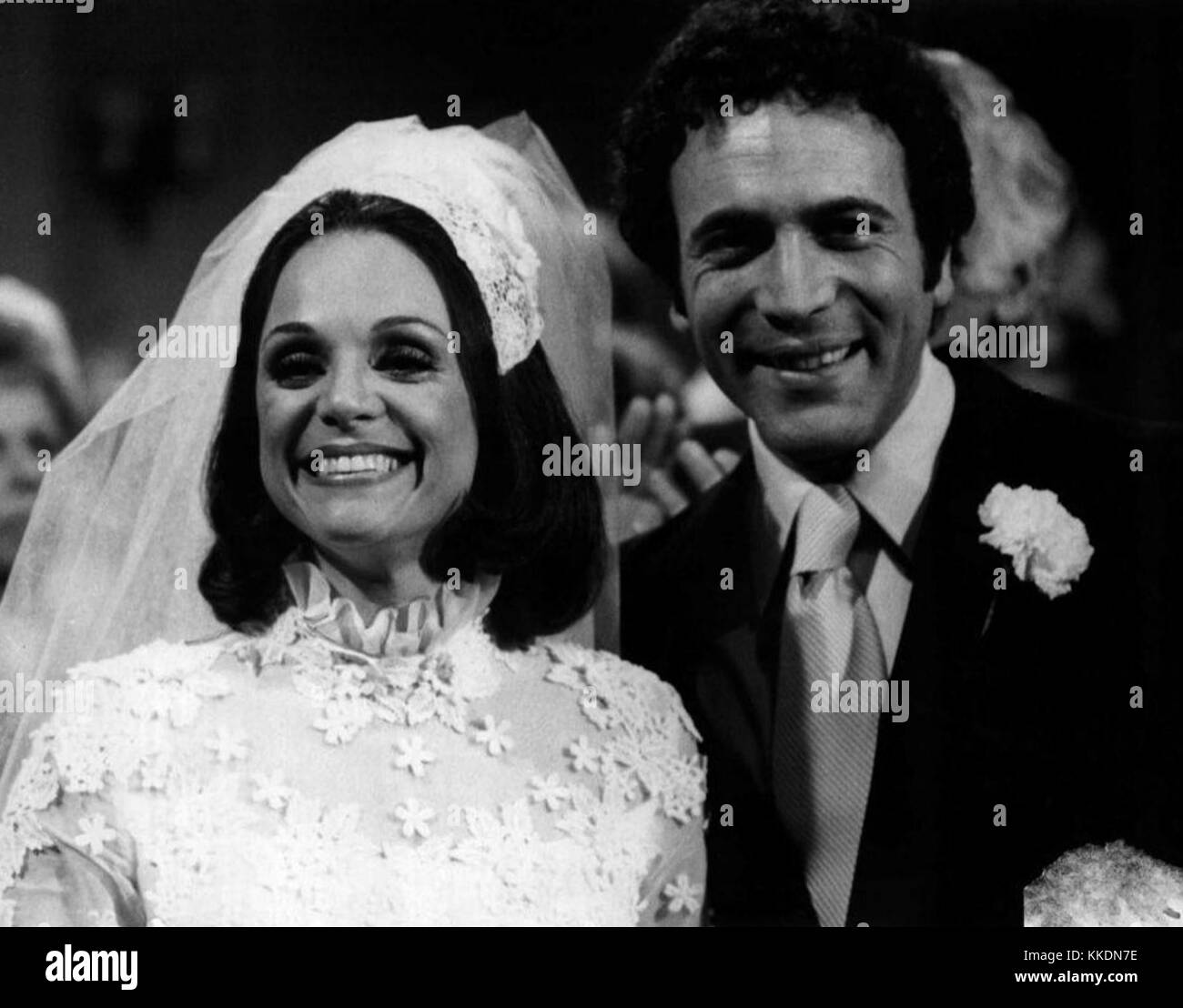 Valerie Harper David Groh Rhoda wedding 1974 Stock Photo Alamy