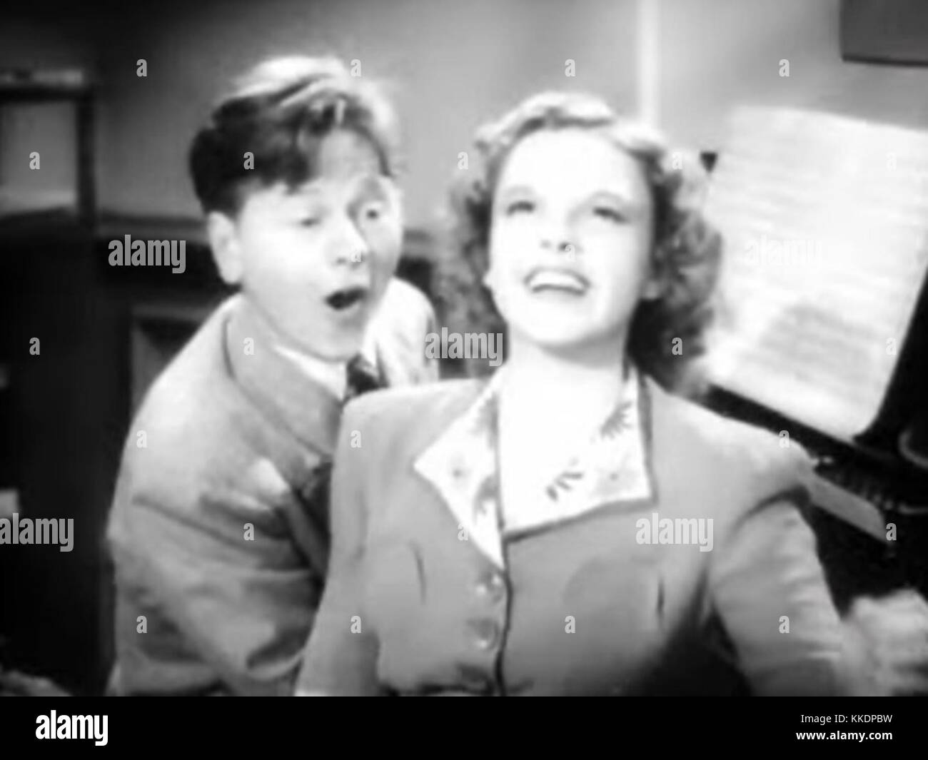 Mickey Rooney and Judy Garland in Babes in Arms trailer Stock Photo