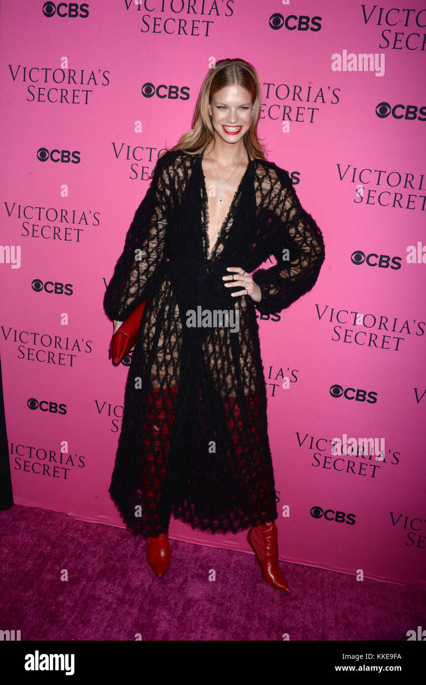 new-york-ny-november-28-nadine-leopold-attends-the-2017-victoria-s