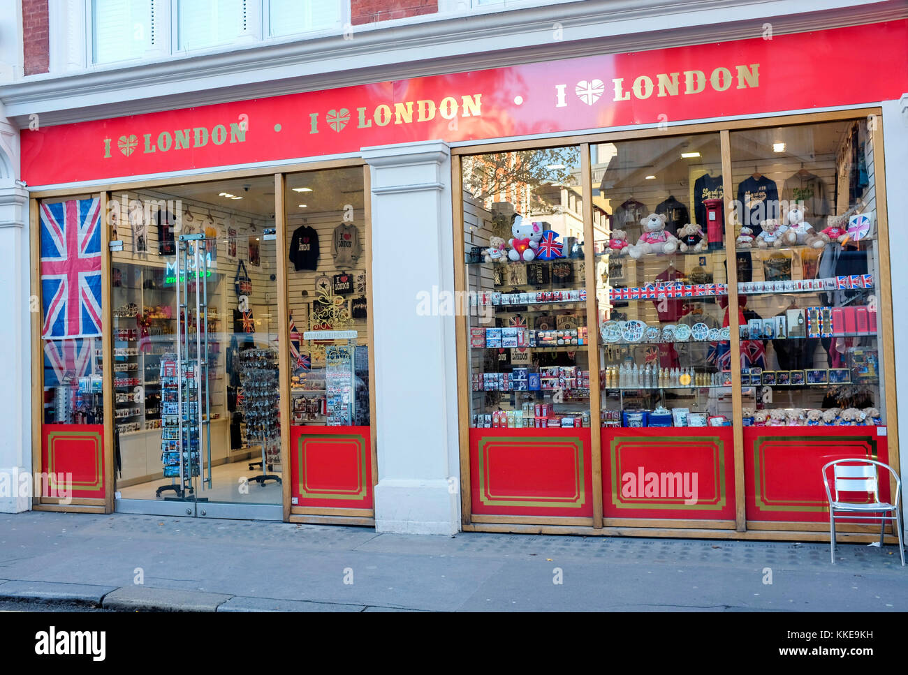 London souvenir shop hires stock photography and images Alamy