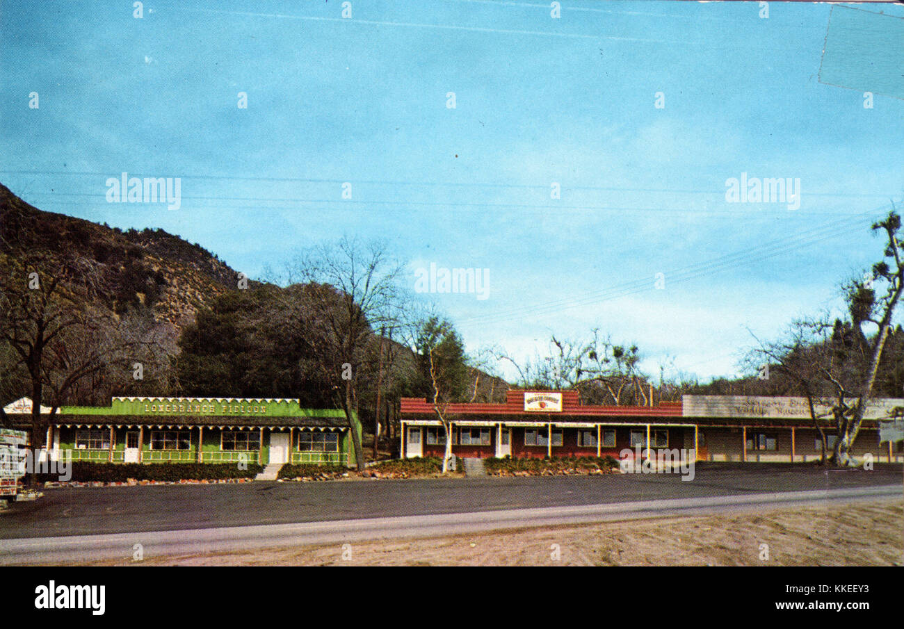 Oak Tree Village Glen (Oak Glen, CA) 1950s60s Postcard Stock Photo Alamy