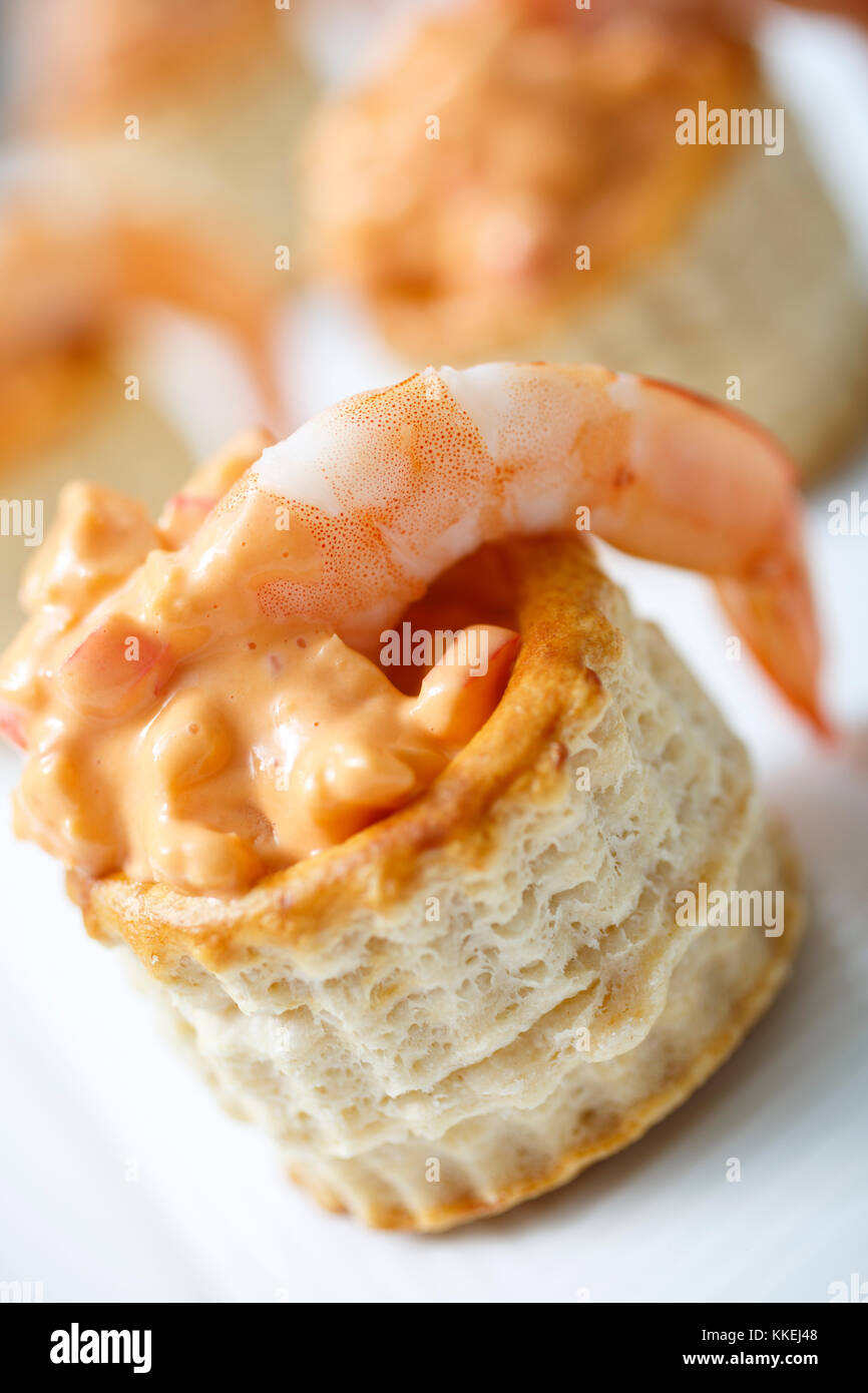 Delicious tarts with prawn, crab and thousand island dressing