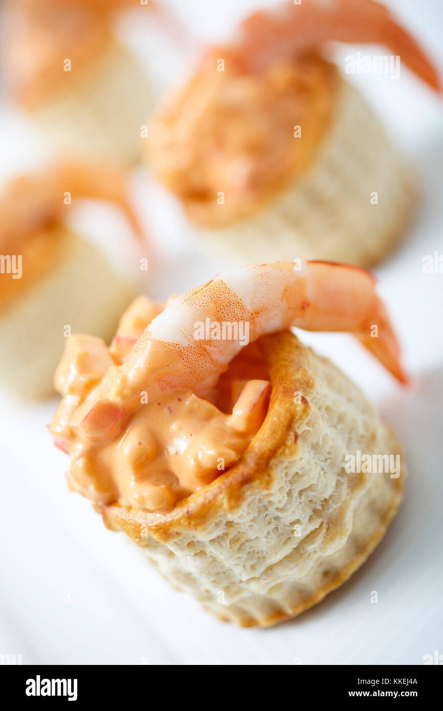 Delicious tarts with prawn, crab and thousand island dressing