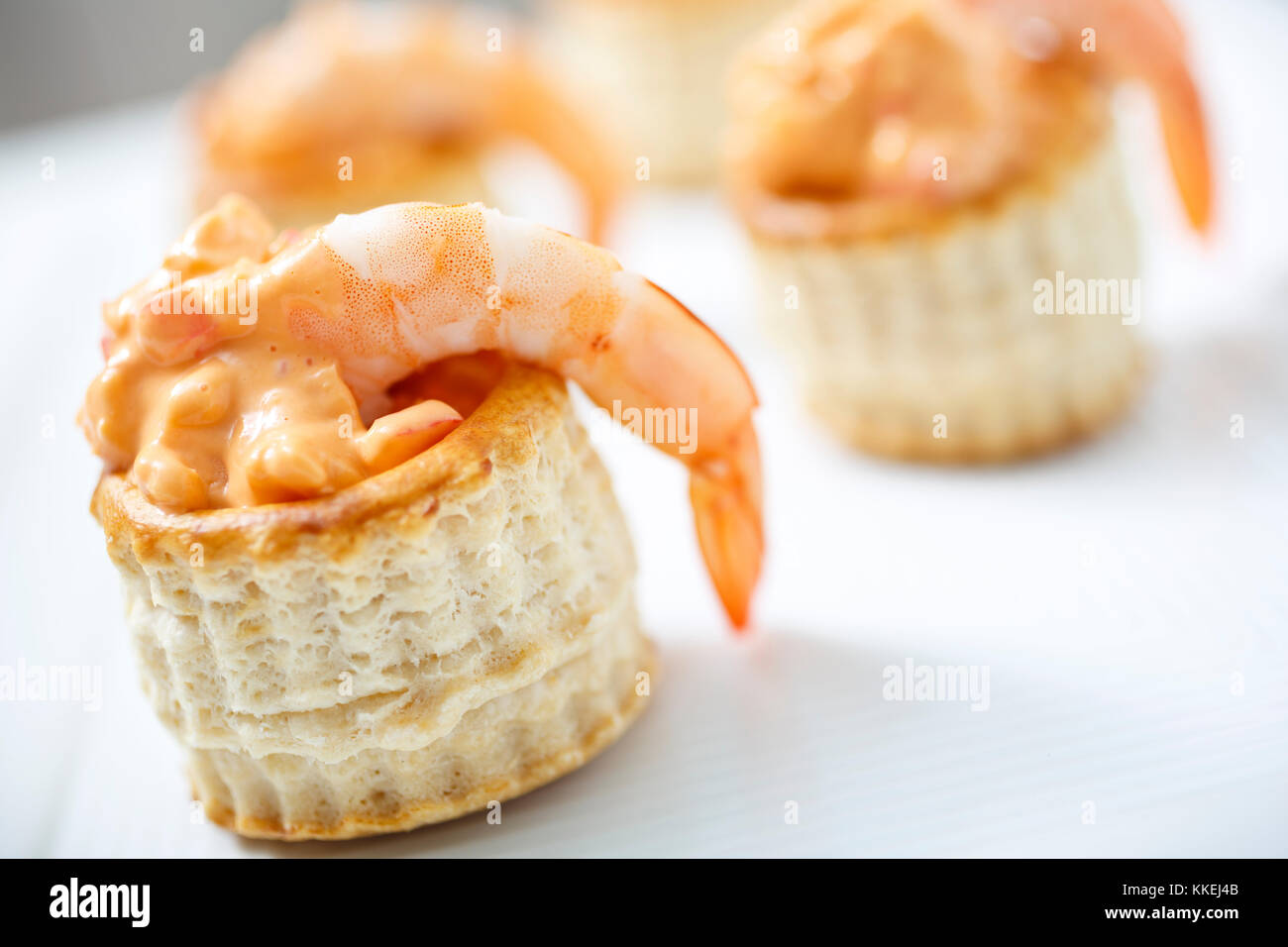 Delicious tarts with prawn, crab and thousand island dressing