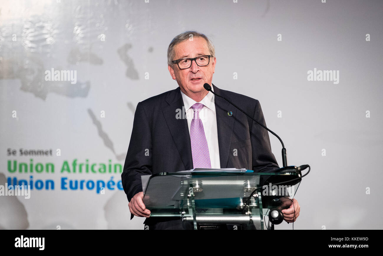 Abidjan. 30th Nov, 2017. European Commission President Jean-Claude Juncker speaks during the press conference after the closing of the 5th African Union-European Union Summit on Nov. 30, 2017 in Abidjan, Cote d'Ivoire. The 5th African Union-European Union Summit concluded on Thursday, focusing on youth development, illegal immigration and regional security.? Credit: Lyu Shuai/Xinhua/Alamy Live News Stock Photo