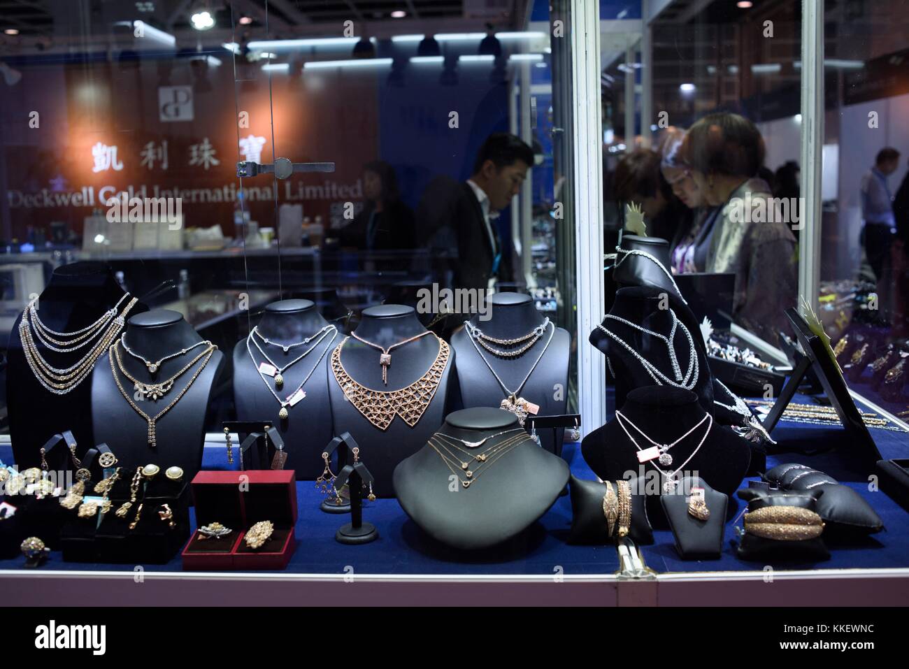 Hong Kong. 1st Dec, 2017. People visit the 25th Hong Kong International