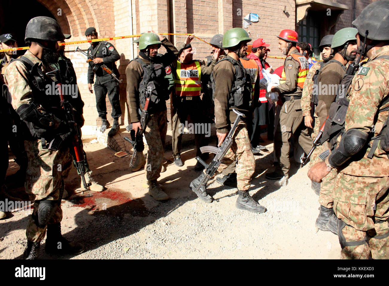 Peshawar. 1st Dec, 2017. Soldiers cordon off the attack site in
