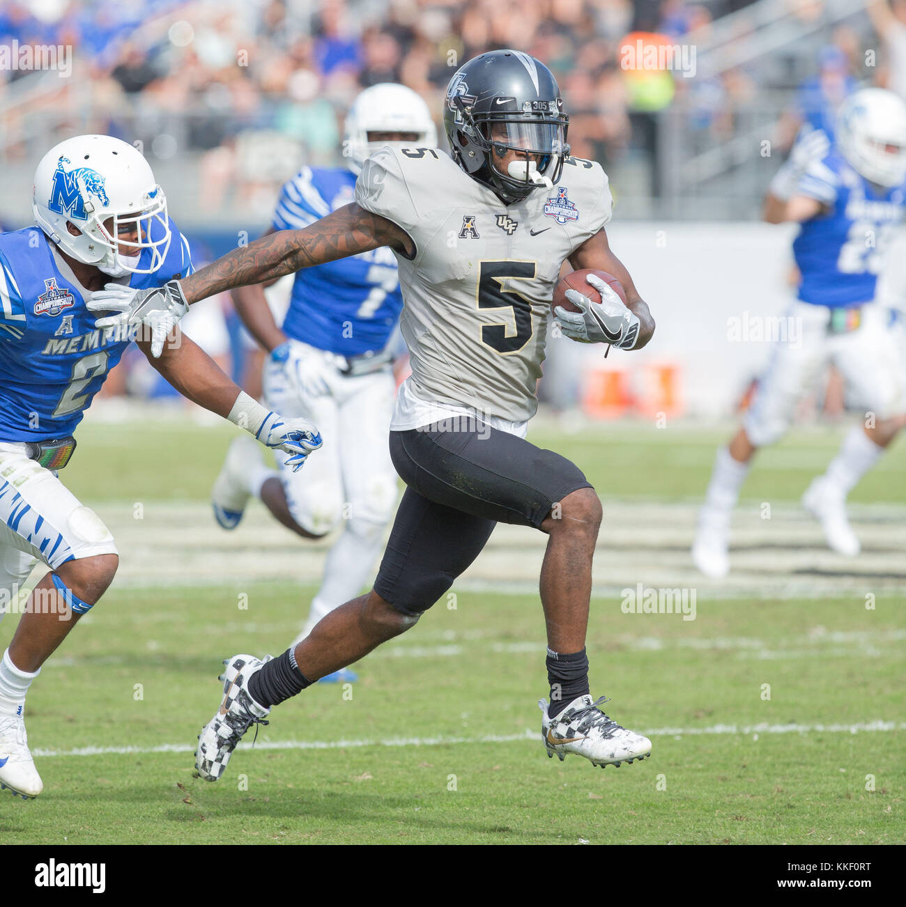 Orlando, FL, USA. 2nd Dec, 2017. UCF's Dedrick Snelson #5 streaks down the sideline after a catch during the AAC Football Championship game between the UCF Knights and the Memphis Tigers at the Spectrum Stadium in Orlando, FL. Kyle Okita/CSM/Alamy Live News Stock Photo