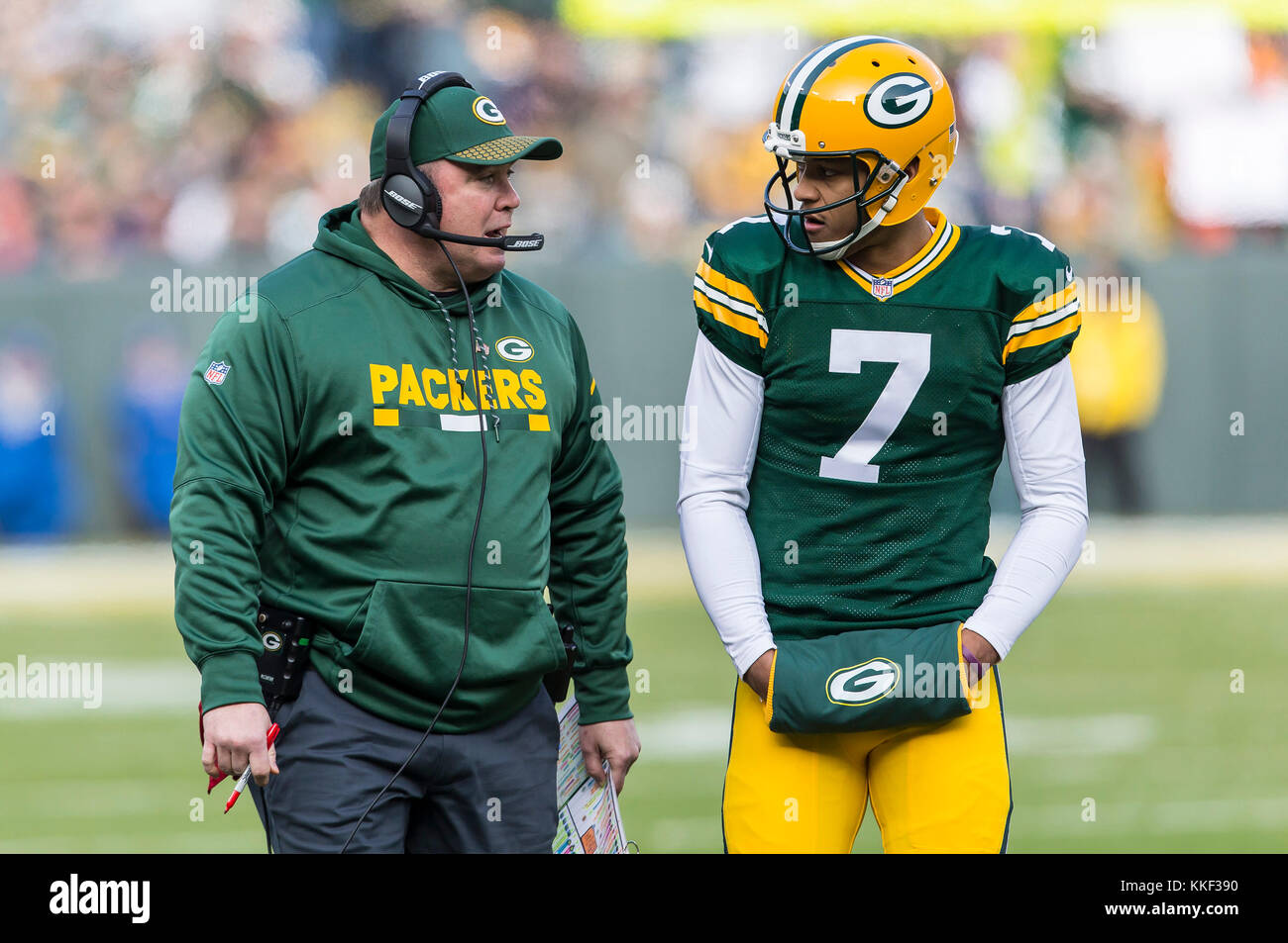 Green Bay, USA. Green Bay, WI, USA. 3rd Dec, 2017. Green Bay Packers head coach Mike McCarthy talks with his young quarterback Brett Hundley #7 during the NFL Football game between the Tampa Bay Buccaneers and the Green Bay Packers at Lambeau Field in Green Bay, WI. John Fisher/CSM/Alamy Live News Stock Photo