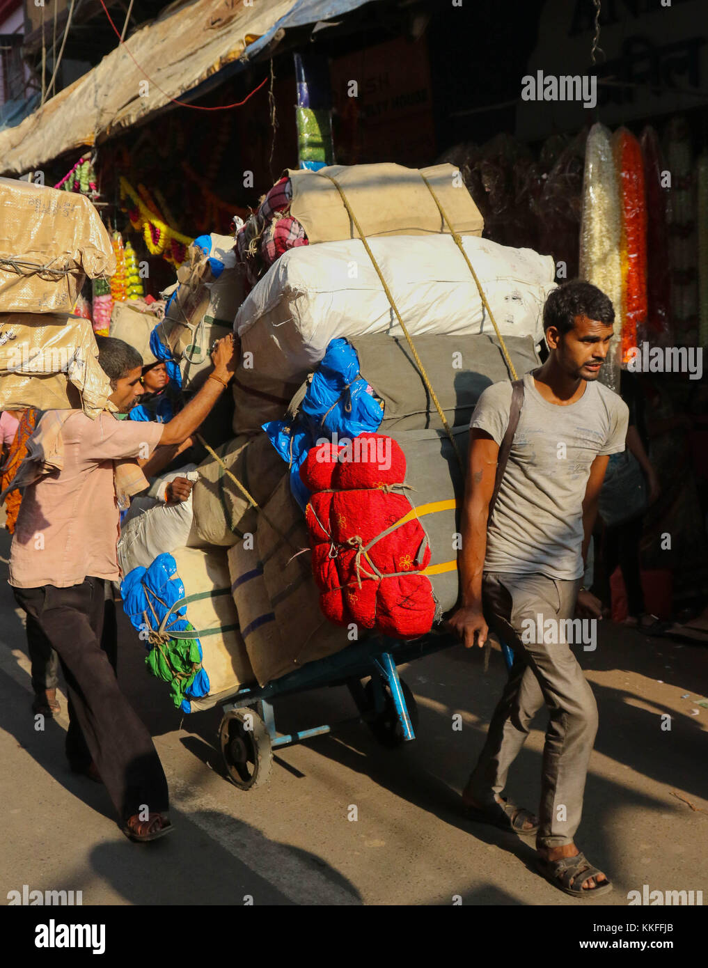Transporting heavy goods by cart in the streets of Mumbai, India Stock Photo