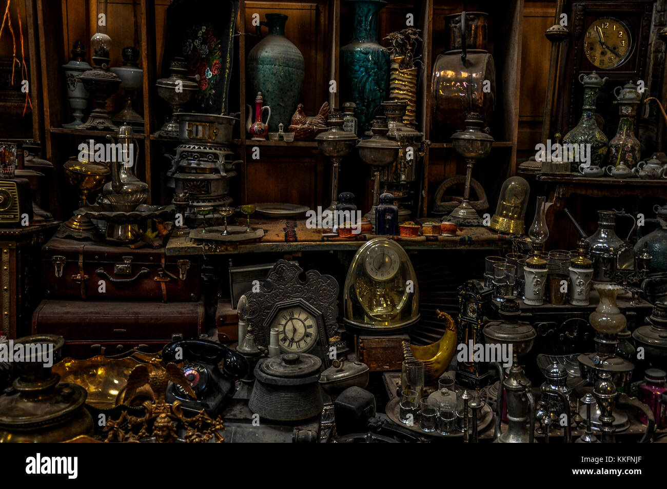 Antique shop at Kashan bazaar, Kashan, Iran Stock Photo