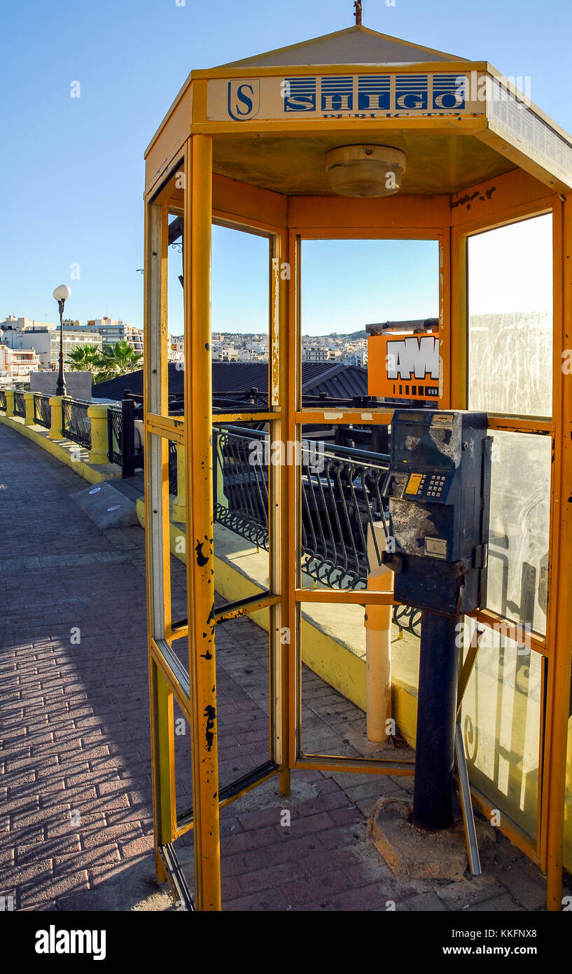 Qawra abandoned telephone booth hi-res stock photography and images - Alamy