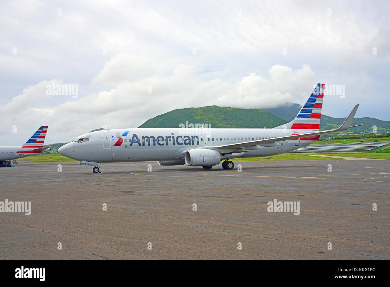 Airplane from American Airlines (AA) on the tarmac at the Robert L