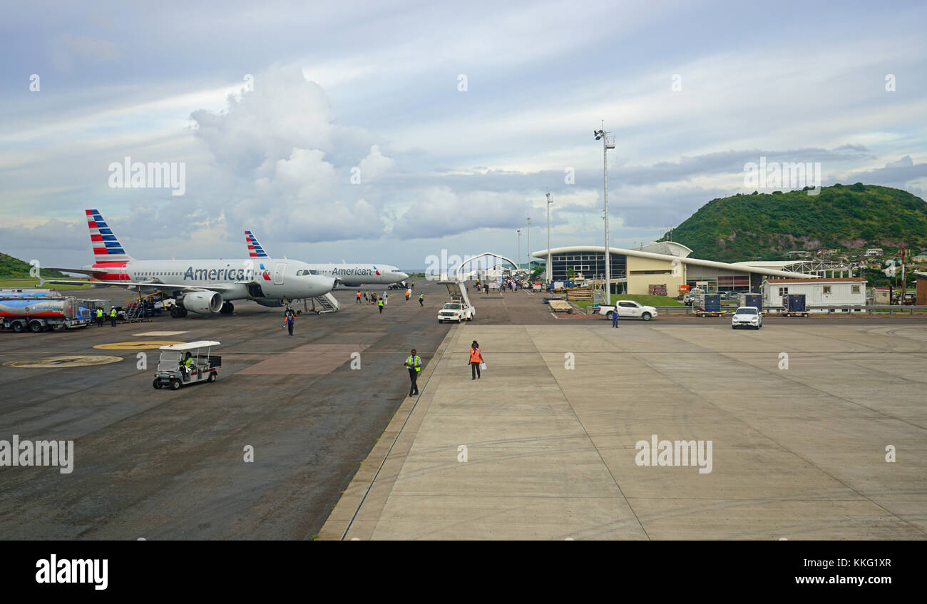 Airplane from American Airlines (AA) on the tarmac at the Robert L