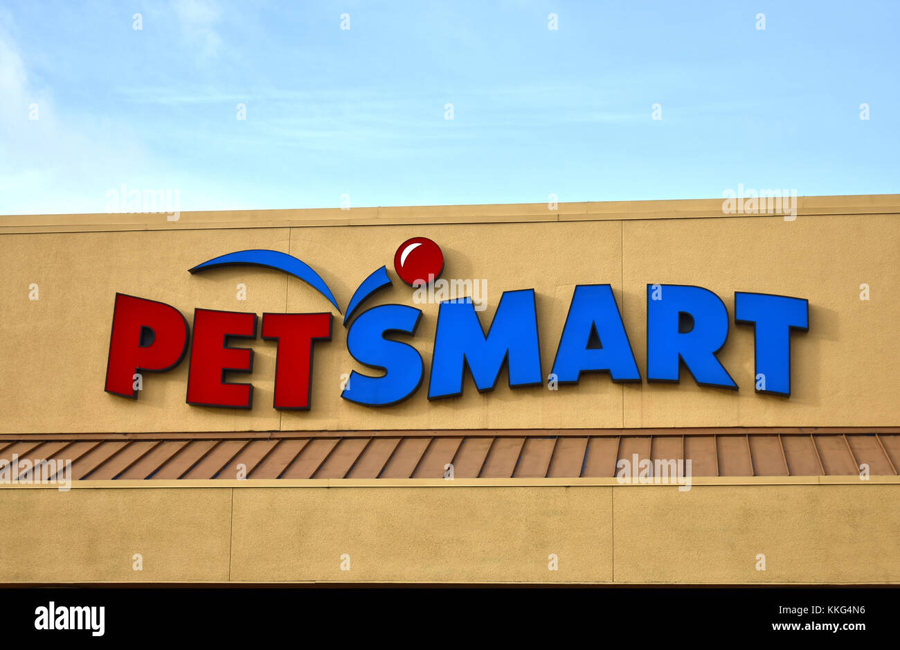 Petsmart Store And Logo Stock Photo 166926738 Alamy
