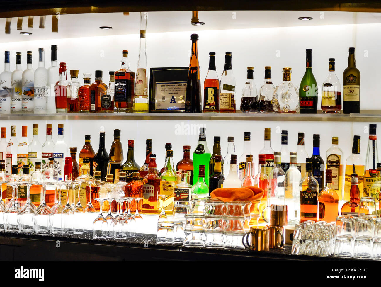 Le central bar hi-res stock photography and images - Alamy