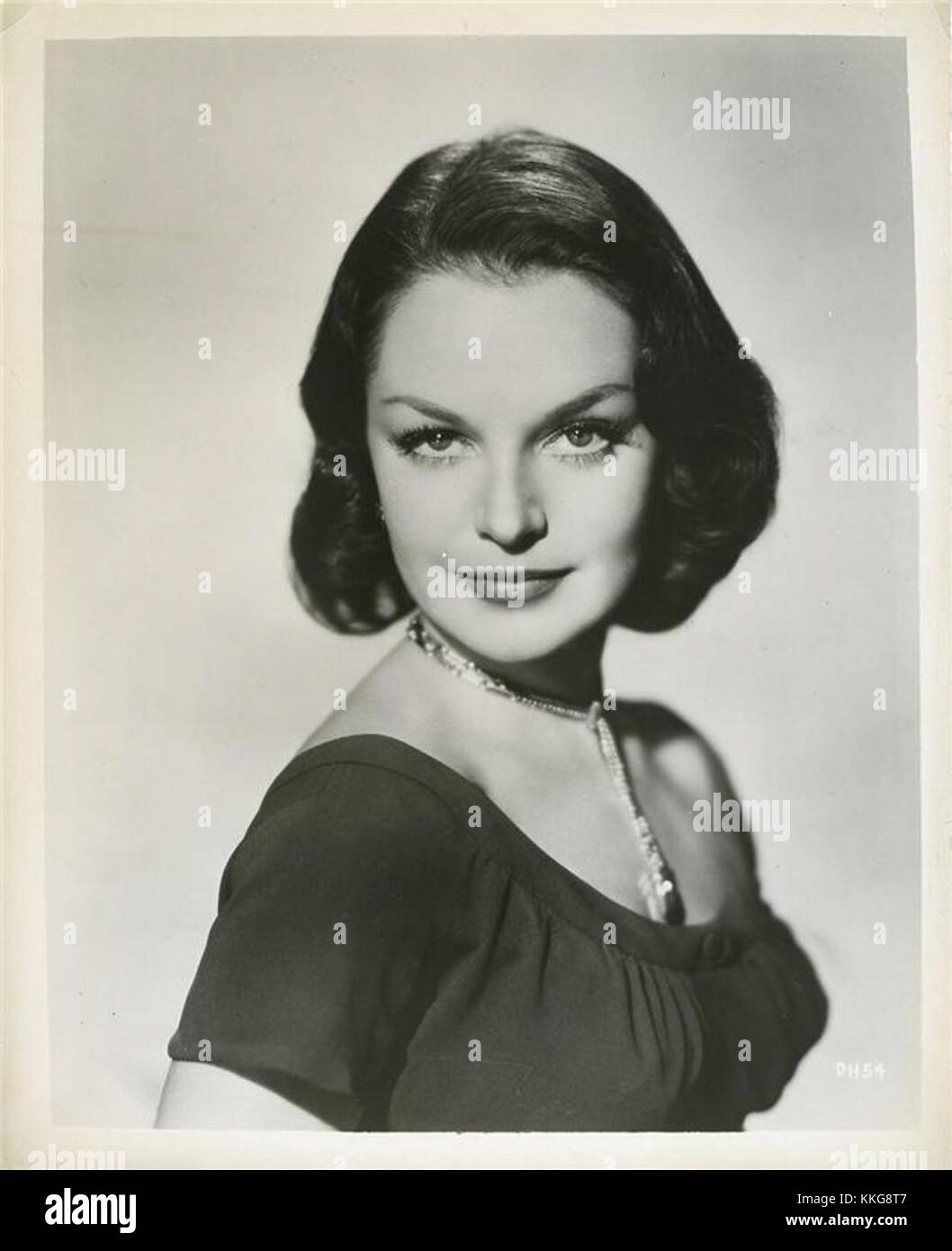 Lilian Bond Lilian Bond new foto Lilian Bond Lilian Bond new pictures