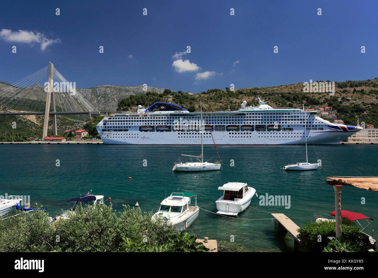 The P and O cruise ship Oceana, in the Port of Gruz, Lapad town, Dubrovnik,  Dalmatian coast, Adriatic Sea, Croatia, Balkans, Europe Stock Photo - Alamy
