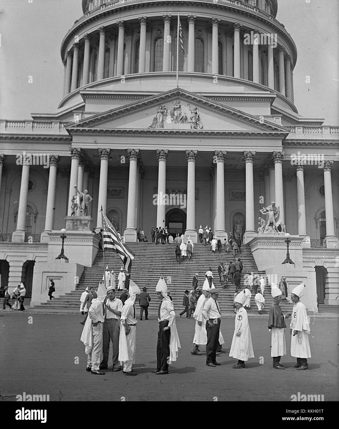 Klansmen sightseeing at the Capitol, 1925 Stock Photo
