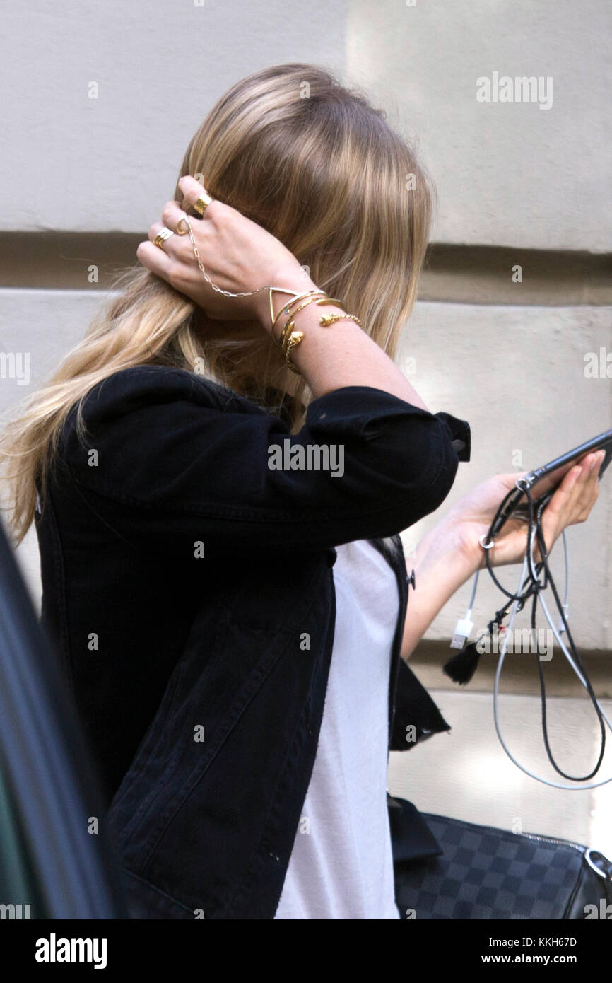 Madrid, Spain. 23rd Nov, 2017. Photo Â2017 23/Lagencia Grosby EXCLUSIVE German top model Toni Garrn arrives to her hotel in Madrid on November 23rd 2017. Photo via Credit: Newscom/Alamy Live News Stock Photo