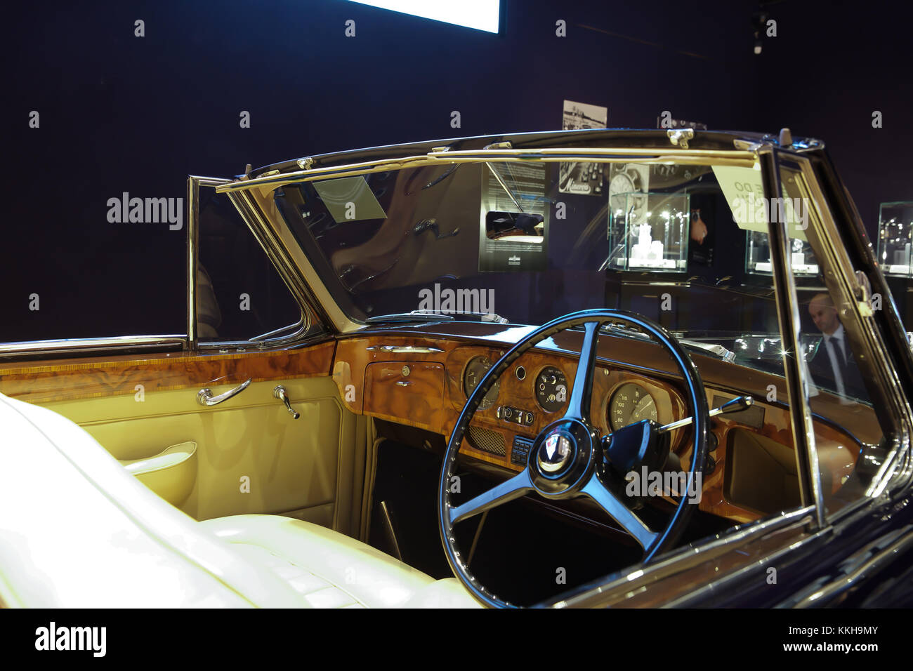 London, UK,1st December 2017, Top Celebrity cars on display at Bonhams in London. Cars include: A 1959 Rolls-Royce Silver Cloud (£600,000-800,000) It originally belonged to Pete Murray OBE, and the car was used as the wedding car for the marriage of Madonna and Guy Ritchie at Skibo Castle in 2000 Credit: Keith Larby/Alamy Live News Stock Photo