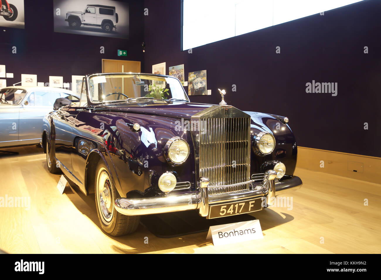 London, UK,1st December 2017, Top Celebrity cars on display at Bonhams in London. Cars include: A 1959 Rolls-Royce Silver Cloud (£600,000-800,000) It originally belonged to Pete Murray OBE, and the car was used as the wedding car for the marriage of Madonna and Guy Ritchie at Skibo Castle in 2000 Credit: Keith Larby/Alamy Live News Stock Photo
