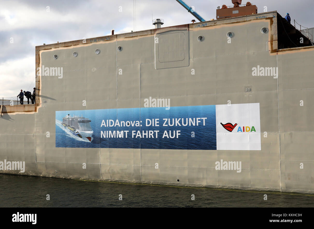 Rostock, Germany. 1st Dec, 2017. The second engine room module for the