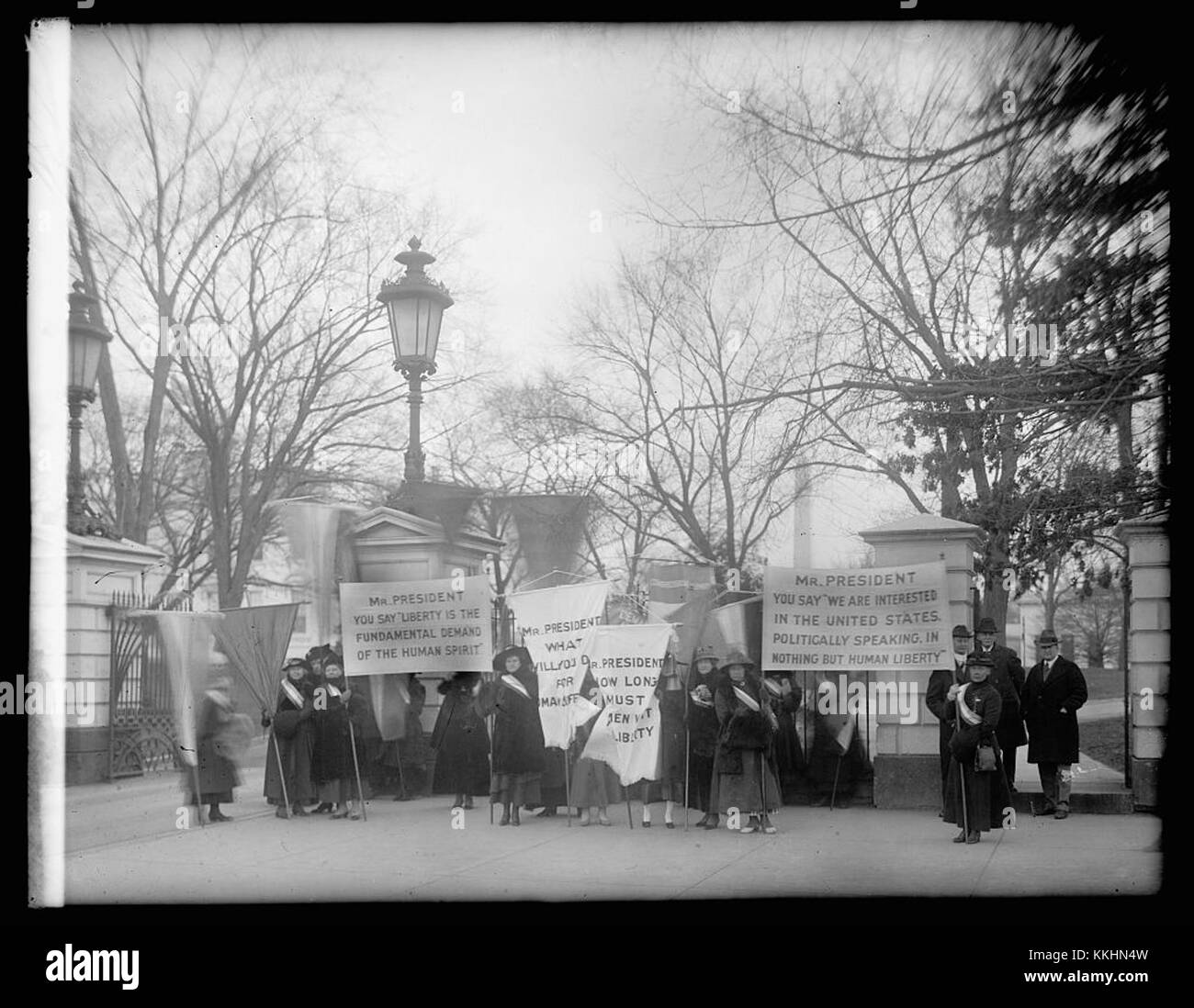 Suffragette pickets at White House32664v Stock Photo