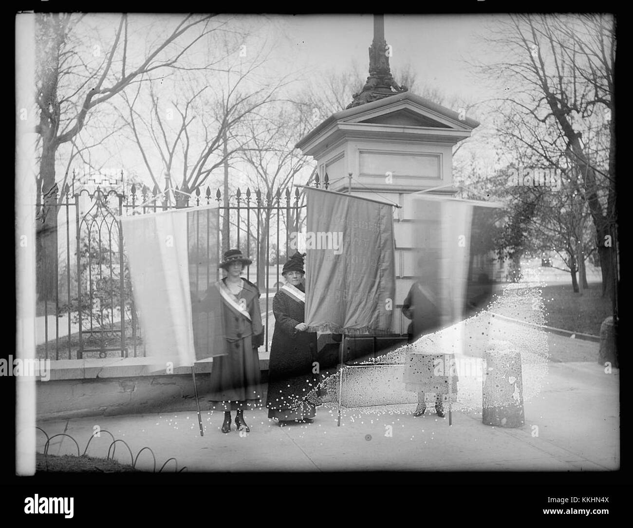 Suffragette pickets at White House 32649v Stock Photo