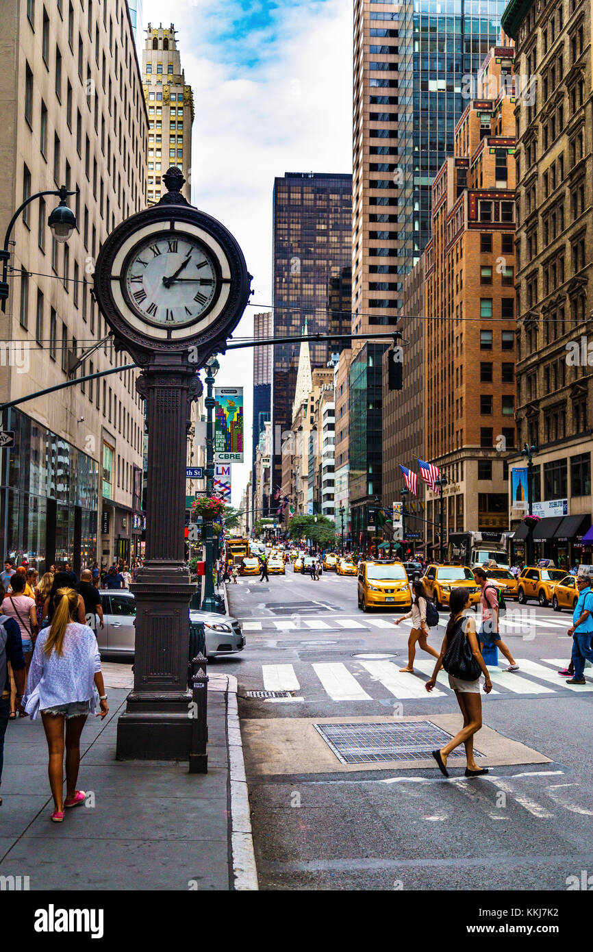 Fifth avenue clock hires stock photography and images Alamy