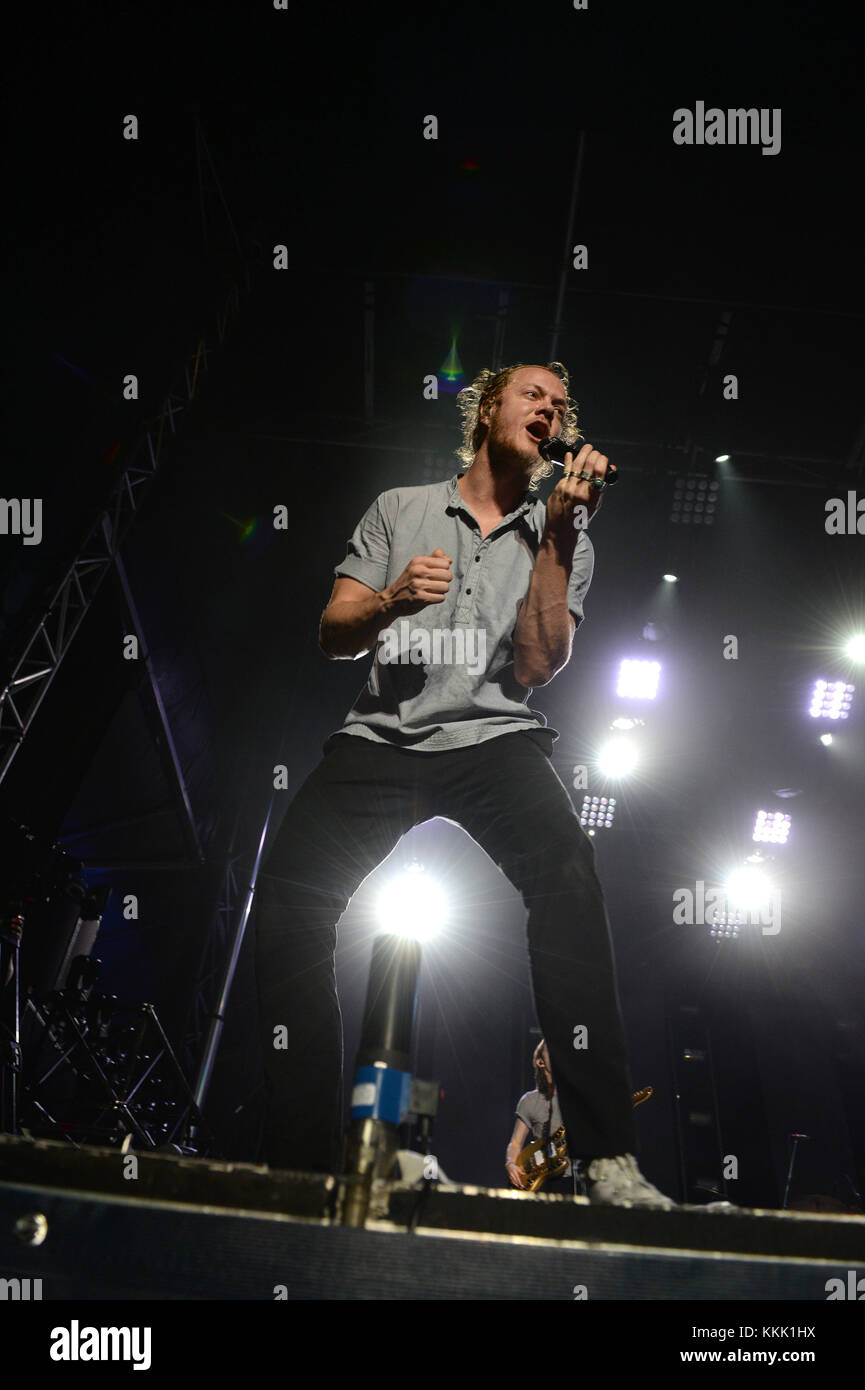 MIAMI BEACH, FL - DECEMBER 30: Dan Reynolds of Imagine Dragons performs ...