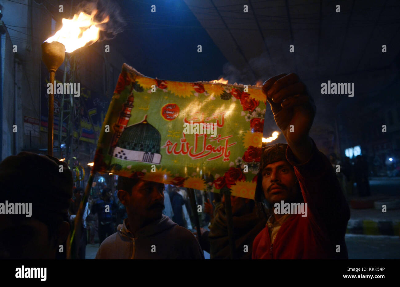 Lahore, Pakistan. 01st Dec, 2017. Pakistani Muslim hold torches at a ...