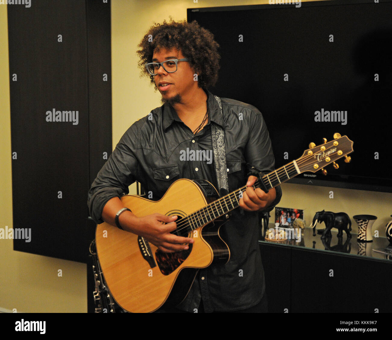 PLANTATION, FL - OCTOBER 04: Jake Clemons performs at Steve Weiss