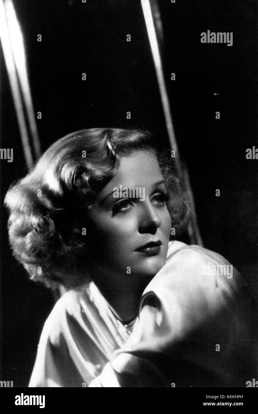 Gloria Stuart, an iconic American actress, is featured in an advertisement for an Argentinean magazine. Known for her role in 'Titanic,' Stuart's career spanned decades in film and television. Stock Photo
