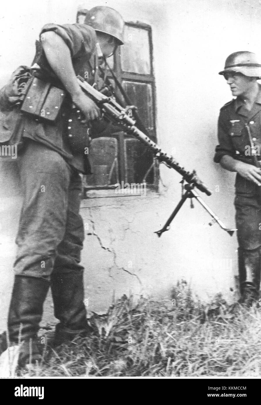 Wehrmacht soldier with MG 34 on the Eastern Front, 1941 Stock Photo