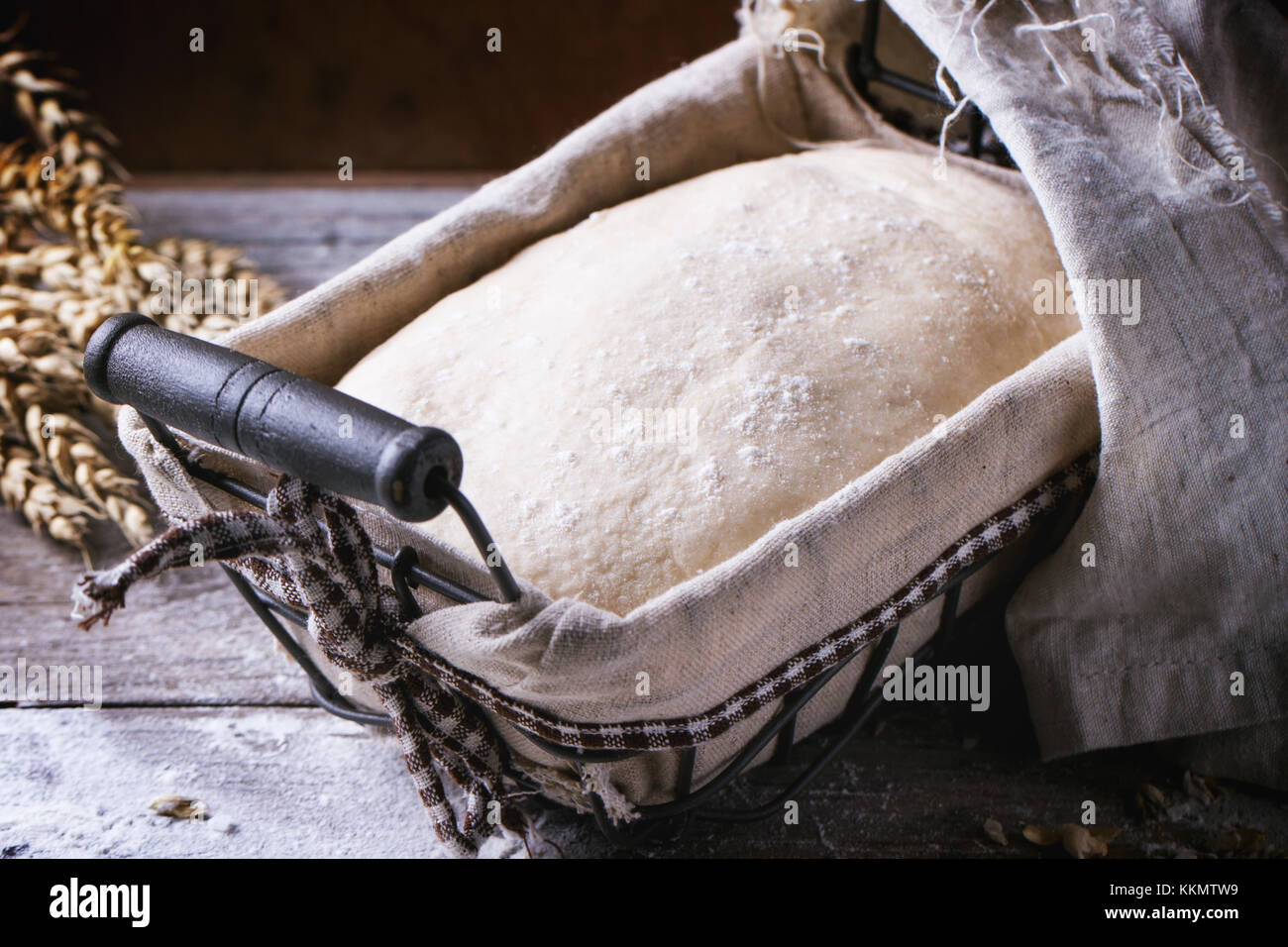 Proofing basket hires stock photography and images Alamy