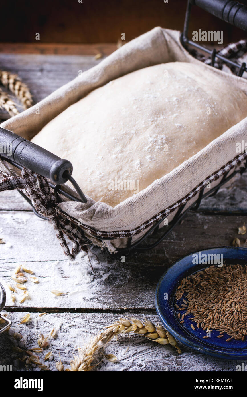 Proofing basket hires stock photography and images Alamy