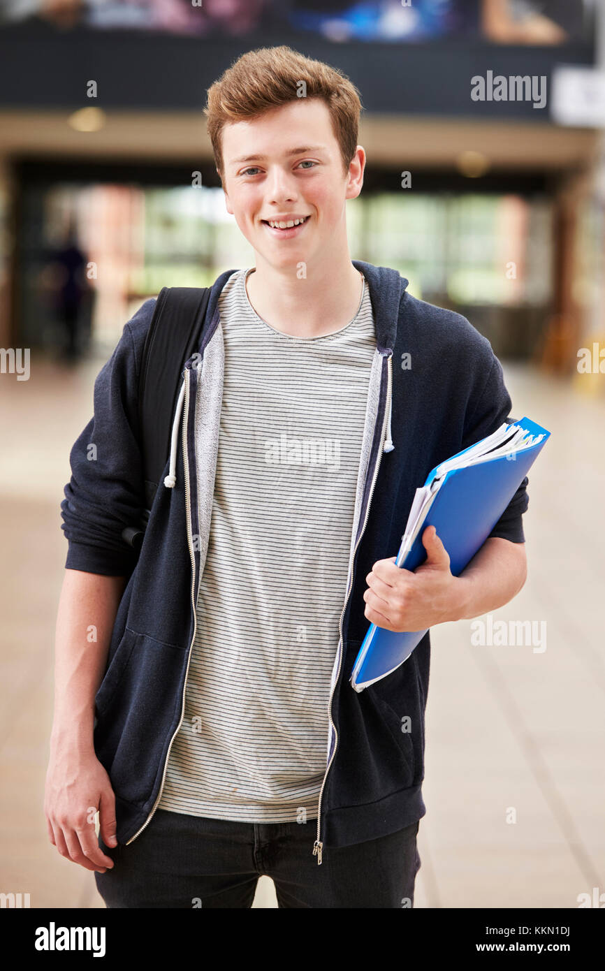 молодой студент. красивое фото мужчины студента. красивые студенты. парень студент фото. красивые парни студенты.