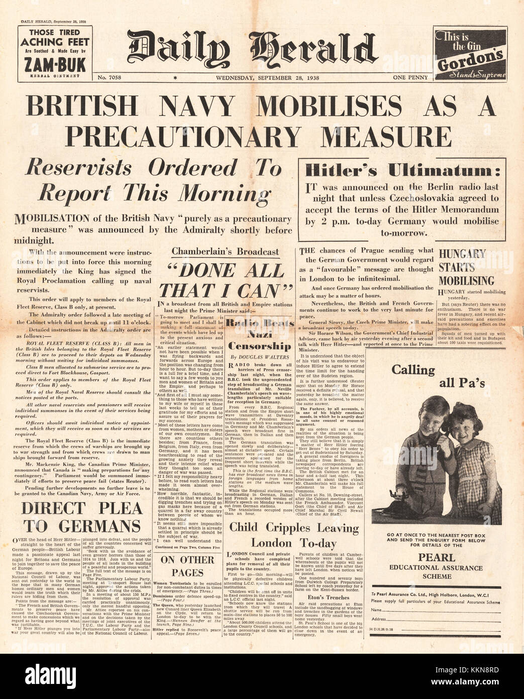 1938 Daily Herald front page reporting British Prime Minister Neville Chamberlain's peace talks with Adolf Hitler Stock Photo
