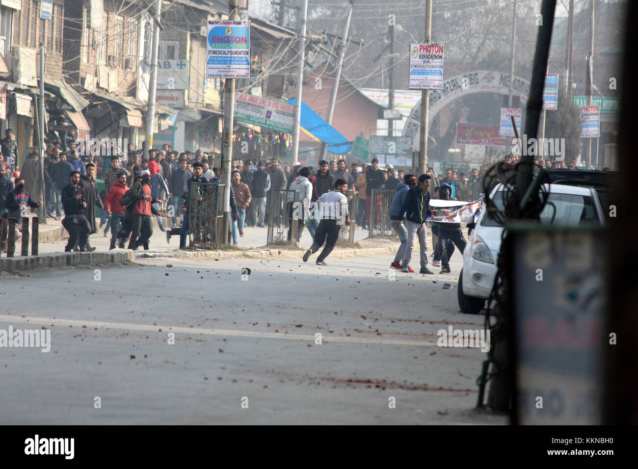 Anantnag, India. 01st Dec, 2017. Clashes between stone-pelters and government forces in the vicinity of the Eid Gah in Anantnag after the Friday prayers. Credit: Muneeb Ul Islam/Pacific Press/Alamy Live News Stock Photo