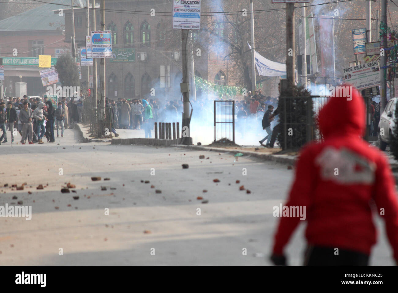 Anantnag, India. 01st Dec, 2017. Clashes between stone-pelters and government forces in the vicinity of the Eid Gah in Anantnag after the Friday prayers. Credit: Muneeb Ul Islam/Pacific Press/Alamy Live News Stock Photo