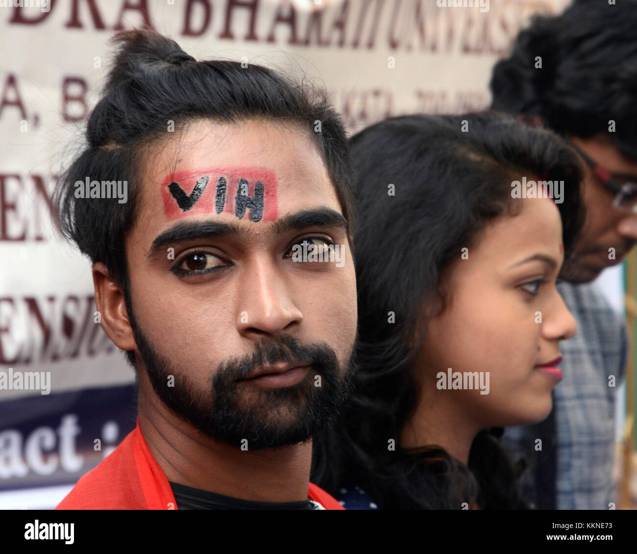Kolkata, India. 01st Dec, 2017. Student paint HIV on his forehead during an AIDS campaign program on the occasion of World AIDS Day campaign in Kolkata. Student of Rabindra Bharati University and Kolkata, India. 01st Dec, 2017. Student paint HIV on his forehead during an AIDS campaign program on the occasion of World AIDS Day campaign in Kolkata. Student of Rabindra Bharati University and